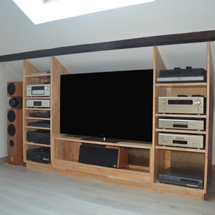 Trendy home theater photo in Dijon