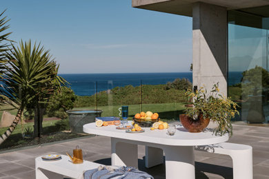 Photo of a contemporary deck in Melbourne.