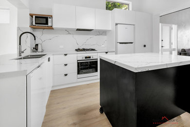 Kitchen - kitchen idea in Melbourne