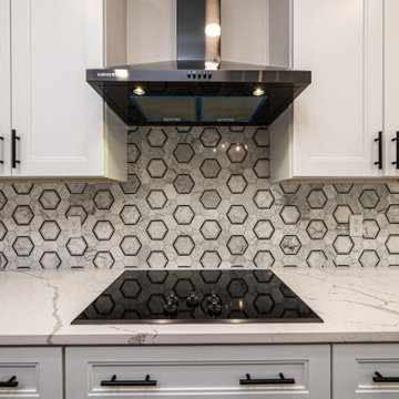 Beautiful backsplash with easy to clean cooktop