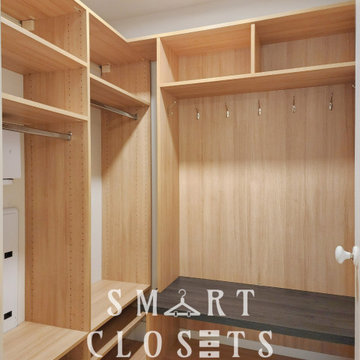 A CLOSET THAT WORKS SMARTER