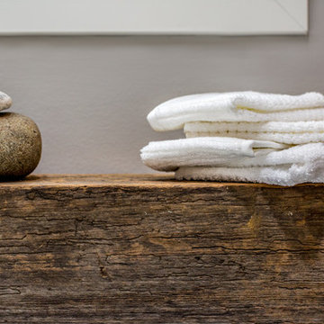 Tub Ledge - Close up