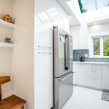 Contemporary White Kitchen with Skylight and Custom Cabinetry – Kerrisdale Vanco