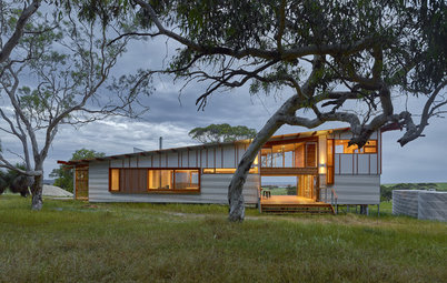 Houzz Tour: A Modern Off-Grid Holiday Home Inspired by the Aussie Shed