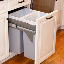 Trash can holder