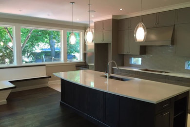Example of a minimalist kitchen design in Ottawa