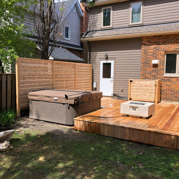 red cedar deck with horizontal privacy screens