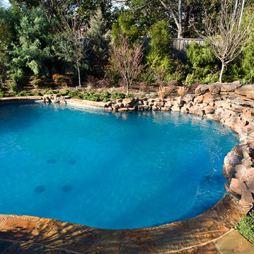 Custom Swimming Pools