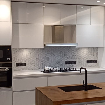 Bagatalle rd. - high gloss white kitchen