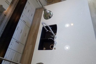 blk an wht KITCHEN