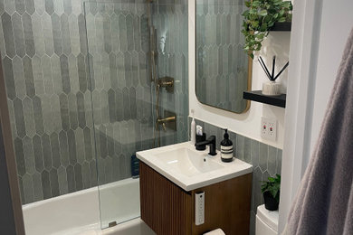 Bathroom - bathroom idea in New York
