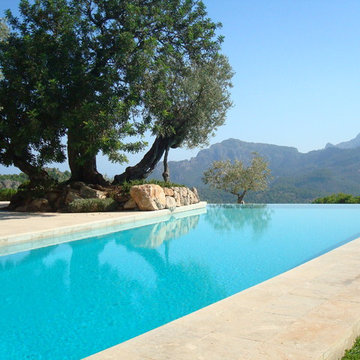 Reforma de vivienda,  piscina y diseño de jardín en Soller,