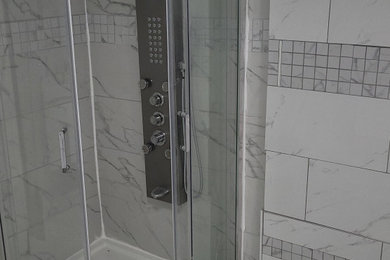 Inspiration for a bathroom remodel in Montreal