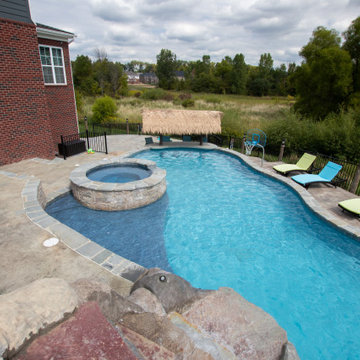 Innovation and Complexity in a Vinyl Liner Pool with Extreme Elevations