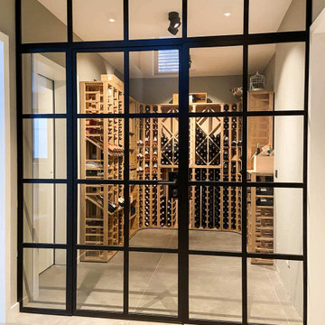 Stahl Loft Tür -  Glastrennwand mit Drehtür für Weinkeller / Weinlager