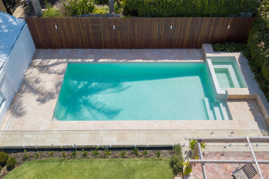 This is an example of a modern pool in Melbourne.