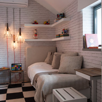 Marvila twin bedroom with white brick wall and pendant lights