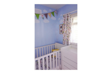 他の地域にある低価格のトラディショナルスタイルのおしゃれな赤ちゃん部屋 (男女兼用) の写真