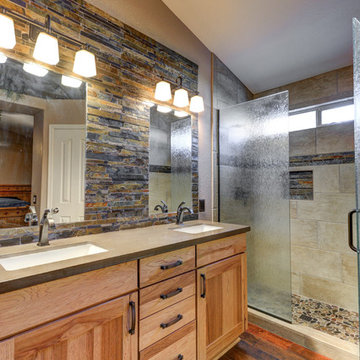 Earth-toned Master Bath on Corvalis