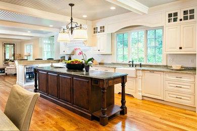 Example of a kitchen design in Boston