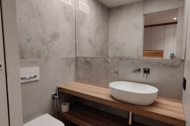 Immagine di un bagno di servizio