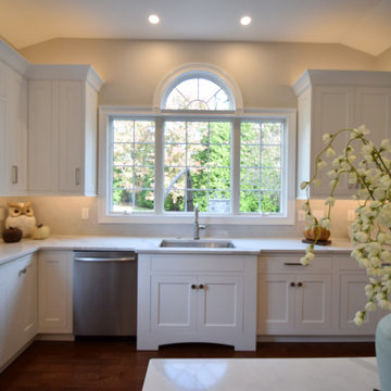 Striking Black and White Kitchen