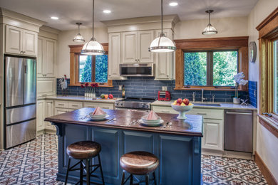 Accent Floors in a Transitional Kitchen