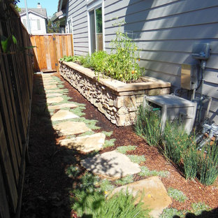Kleiner Klassischer Patio hinter dem Haus mit Natursteinplatten in San Francisco