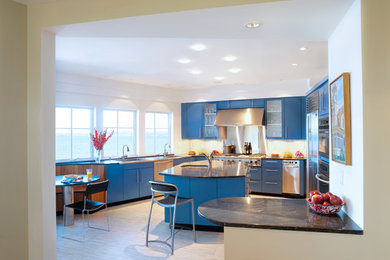 Trendy kitchen photo in Burlington
