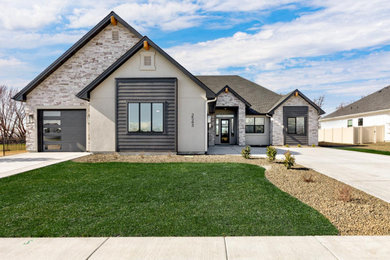 Transitional exterior home idea in Boise