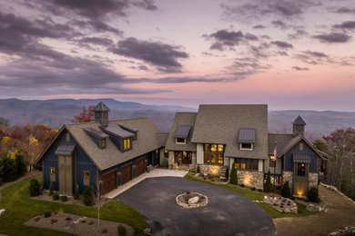 Exterior home idea in Charlotte
