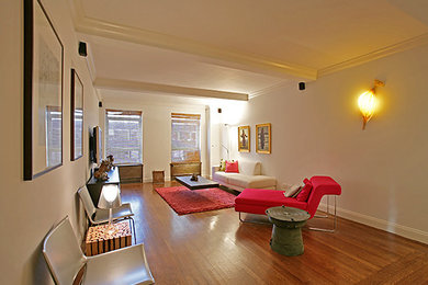 Minimalist living room photo in New York