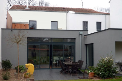 Exemple d'une façade de maison tendance.