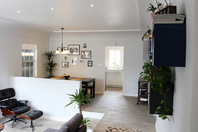 Example of a trendy living room design in Los Angeles