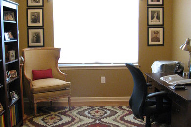 Elegant home office photo in New York