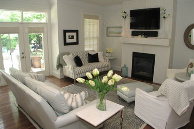 Transitional family room photo in Toronto