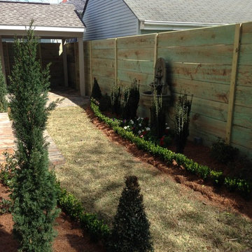 SMALL NEW ORLEANS COURTYARD