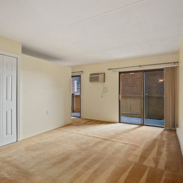 Well-Maintained Condo with Balcony in Medford