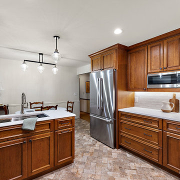 Starmark Cherry Avendale Kitchen in Butterscotch w/ Chocolate Glaze