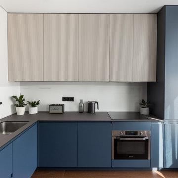 Синяя кухня и шкаф ЖК Преображение
