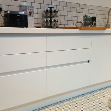 Handle-less Kitchen - Brentwood