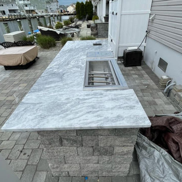 Outside Bar