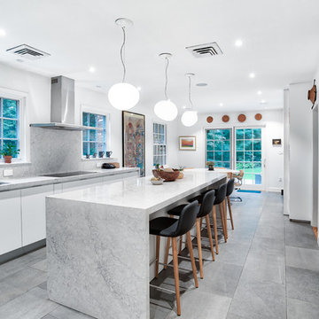 Gorgeous Bright and White Kitchen