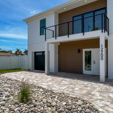 Contemporary Waterfront Balcony & Stair Cable System