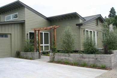 Inspiration for a contemporary exterior home remodel in San Francisco