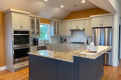 Example of a kitchen design in New York