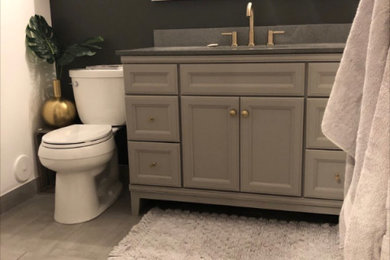 Bathroom - transitional bathroom idea in Los Angeles