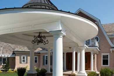 Example of a classic entryway design in Boston