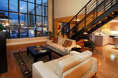 Example of a minimalist living room design in San Francisco