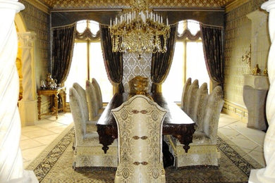 Dining room - mid-sized traditional dining room idea in Dallas